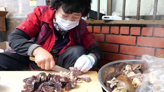 '40년동안 빨간 벽돌 옆 지킨 부산 괴정시장 골목순대 할머니 Sundae (pork intestine sausage) / Korean street food'