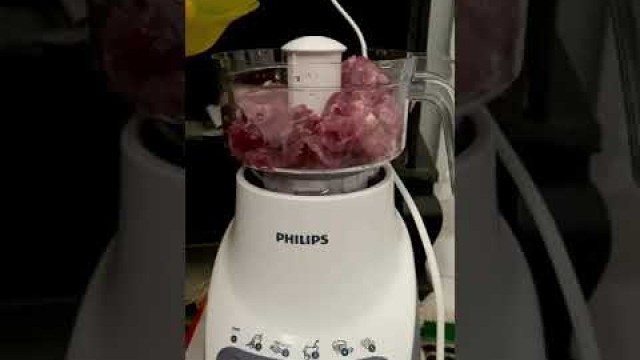 'First time cobain chopper philips! Coba cacah daging sapi yuk'