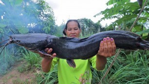 'Woo! Cooking Big Catfish ( Amok Khmer food) prepare by Grandma'