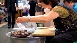 'Famous Grandma\'s Sundae (Korean sausage) / 광장시장 & 할머니순대 / Korean street food'