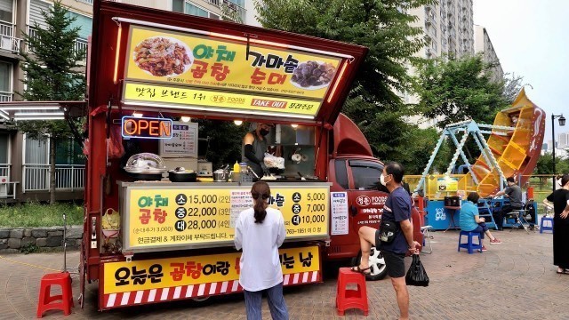 '“길거리 음식 푸드트럭 인기메뉴~” 떡볶이, 순대, 곱창볶음 Korean food truck, Tteokbokki, Sundae, Korean street food'