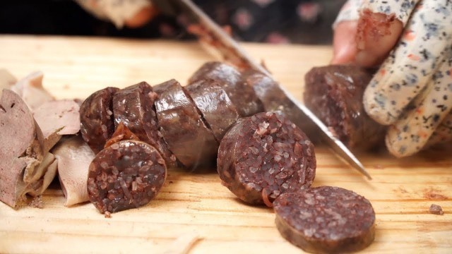 '광장시장 할머니 수제순대, 3시50분, 하루 30kg 한정 판매! Sundae Korean Grandmather\'s Blood Sausage - Korean Street Food'