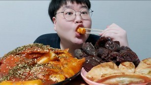 'Tteokbokki, sundae, fried dumplings. Korean food ASMR MUKBANG EATING SHOW'