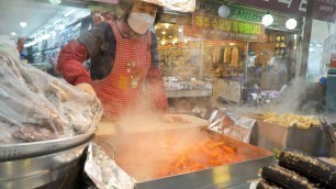 'Korean traditional market / Tteokbokki, sundae, fish cake / Korean street food'