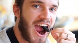 'EATING A SCORPION (5 Weird Stuff Online - Part 21)'