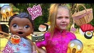 'BABY ALIVE has a FUN DAY OUTSIDE! The Lilly and Mommy Show. The TOYTASTIC Sisters. SUSHI Picnic'