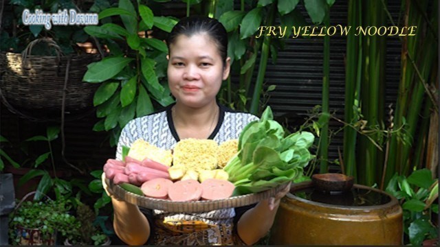 'Yummy Fry Yellow Noodle Khmer Food Recipe - Cooking with Davann'