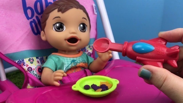 'Baby Alive Snackin\' Luke Doll Brunette FEEDING! Diaper Change!'