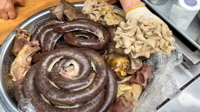 '별미 곱창 곁들여 주는 부산 순대 이모 SUNDAE / Korean street food'