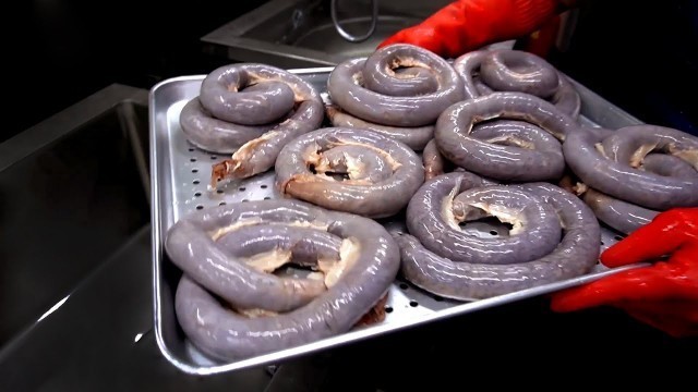 '손순대 - 효창동 / handmade blood sausage making process - sundae / Korean street food'