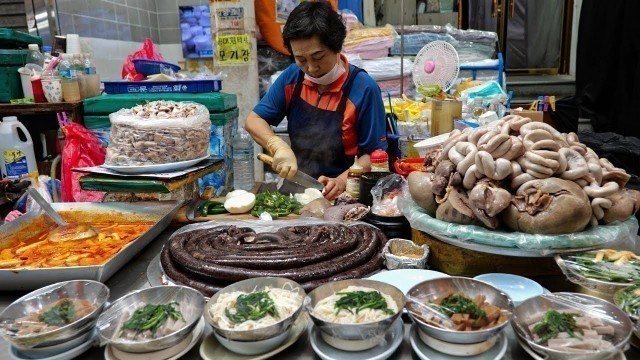 '40년 경력! 원조 암뽕순대 할머니 l 대구 서문시장 순대, 떡볶이, 국수, 만두, 우동 l Korean Street Food Stall with Sundae, Tteokbokki'