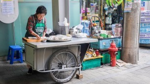 '뽈살 썰어주는 2시 리어카 순대 할머니 Sundae / Korean street food'