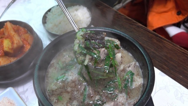 'Sundae soup with be full of sincere effort  따뜻한 한그릇에 정성을 가득 담다,  화곡본동시장 개성순대국밥 / Korean street food'