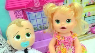 'Training Babies - Babysitting The Boss Baby Talking Movie Doll + Baby Alive'