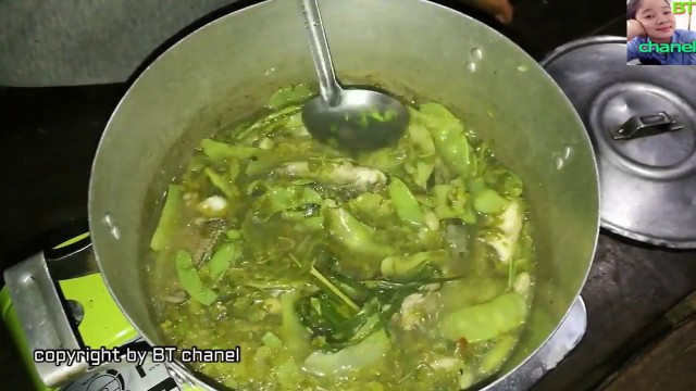 'Girl khmer Cooking (Somlor Machu Sre)  Beans-Khmer Cooking-Khmer Food- Asian Food -Asia Cooking'