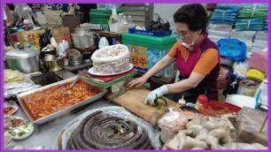 'Amazing Korean street food / blood sausage \"Sundae\" - Seomun Market in Daegu city'