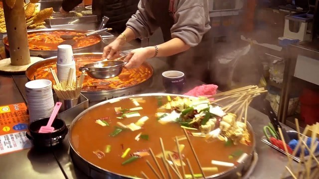 'Korean street food - Tteokbokki,Sundae / 떡복이,분식맛집! (떡볶이,순대,튀김,오뎅,김밥) / Spicy   Crispy Fried Foods'